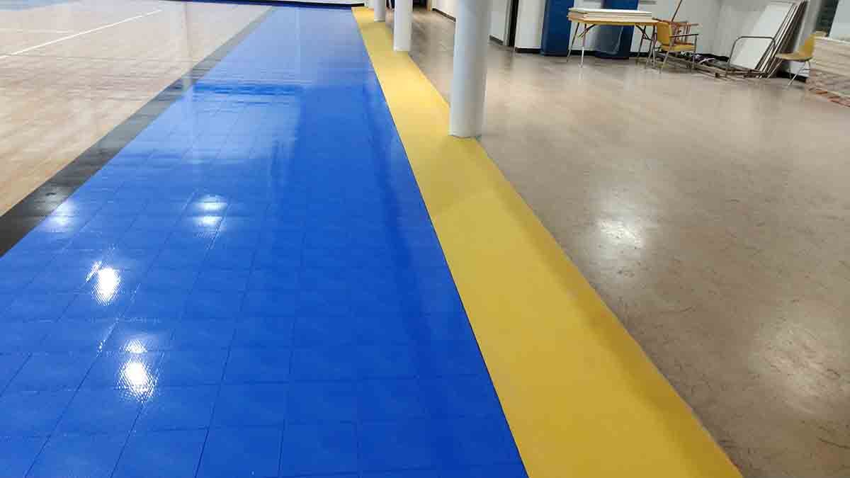 This ramps runs the entire length of the court.